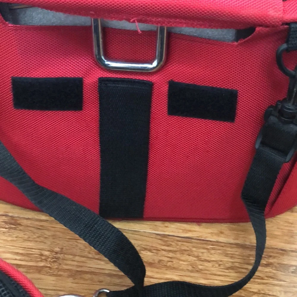 Doggy Ride Cocoon in apple red